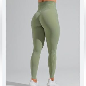 BuffBunny Legacy Leggings Tea Leaf